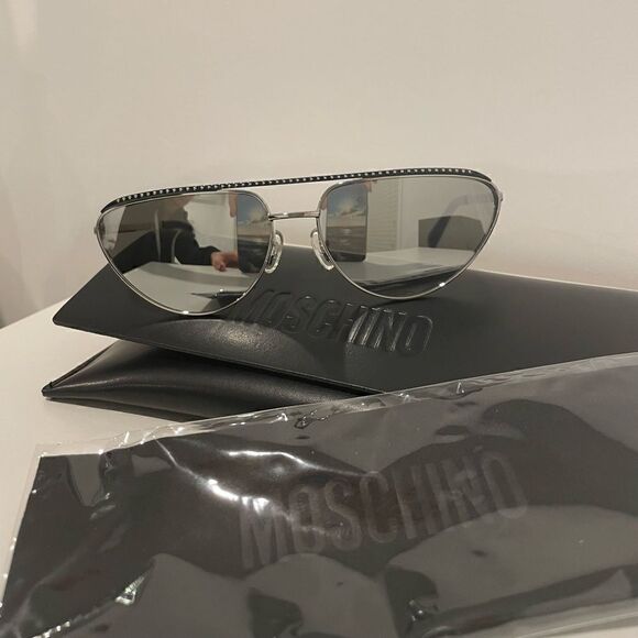 NIB Silver Mirror Cateye Moschino Sunglasses - Picture 2 of 10